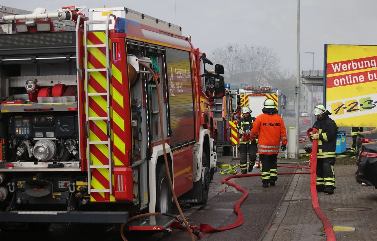 1200x768 29 mars 2026 bade wurtemberg kehl les pompiers commencent a nettoyer apres un incendie dans