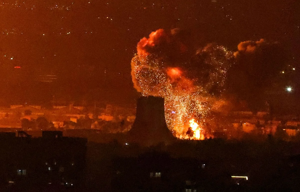 1200x768 une explosion eclate a la suite de frappes pres de la tour azadi pres de l aeroport interna