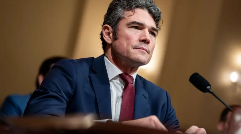 Opposed to the conflict, a senior American counterterrorism official resigns and criticizes