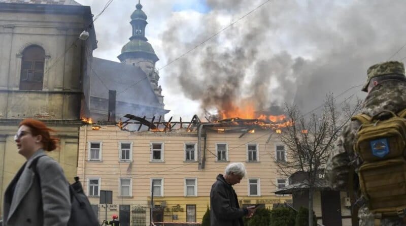 Ukraine, target of one of Russia's largest attacks in broad daylight, with more than 400 drones that left 3 dead and dozens injured