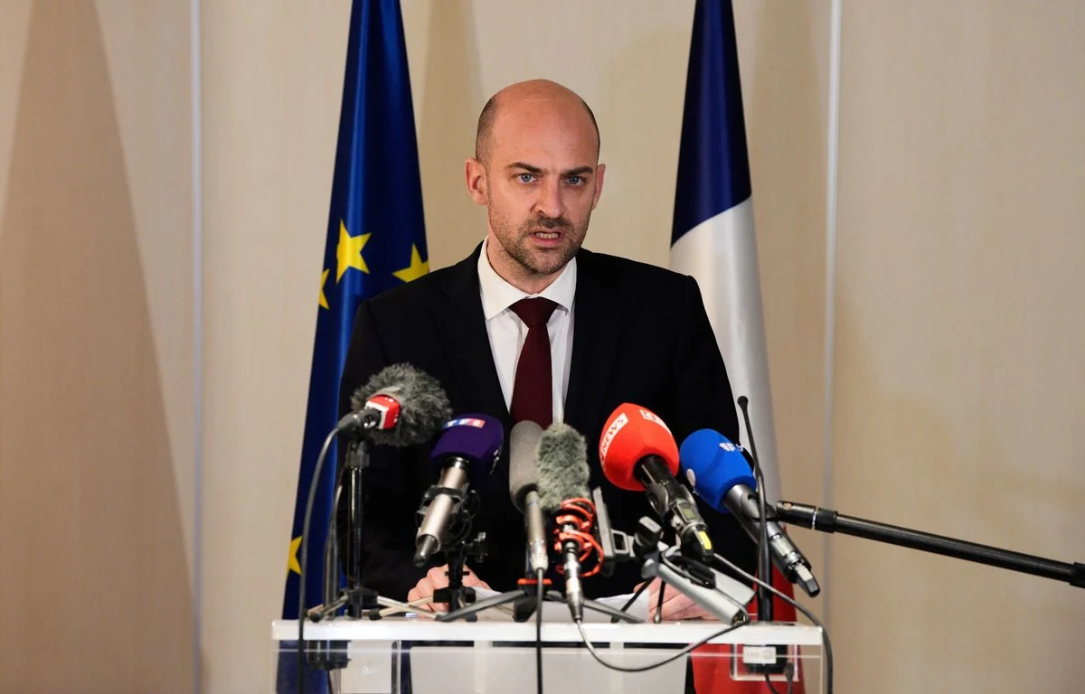 1200x768 le ministre francais des affaires etrangeres jean noel barrot s adresse aux medias a l aero