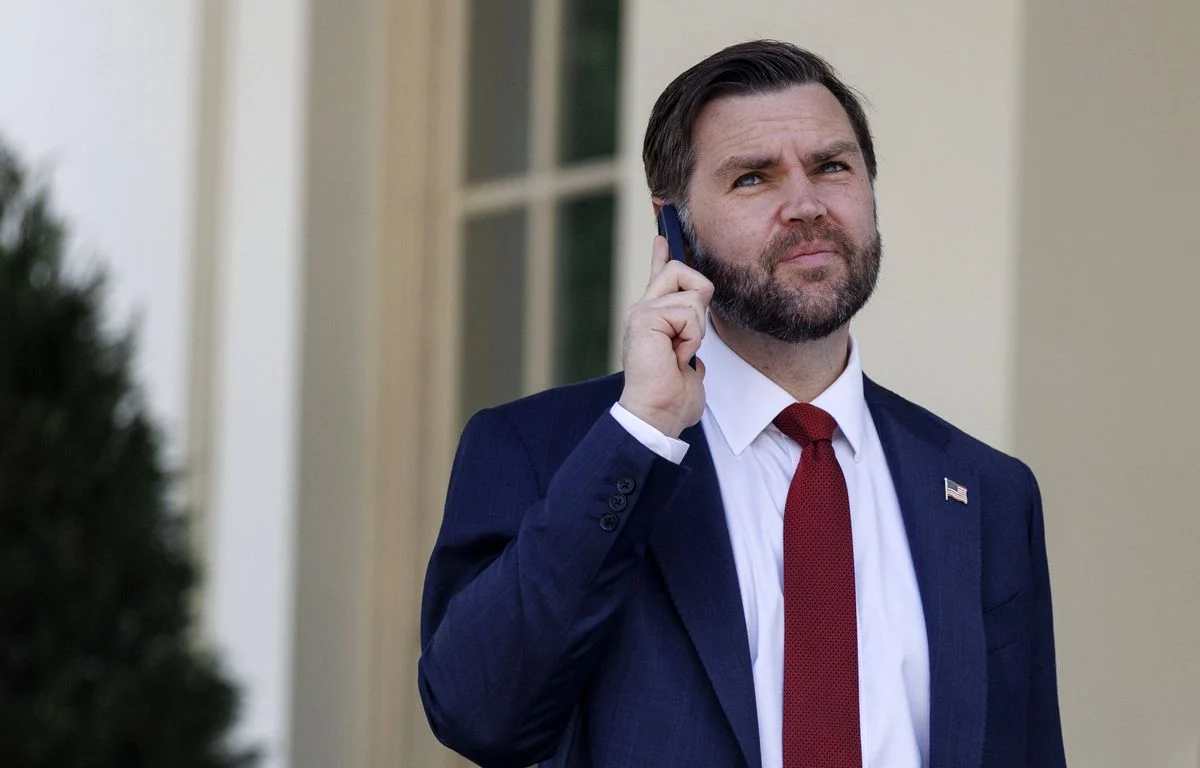 1200x768 le vice president des etats unis jd vance au telephone apres la prestation de serment de co