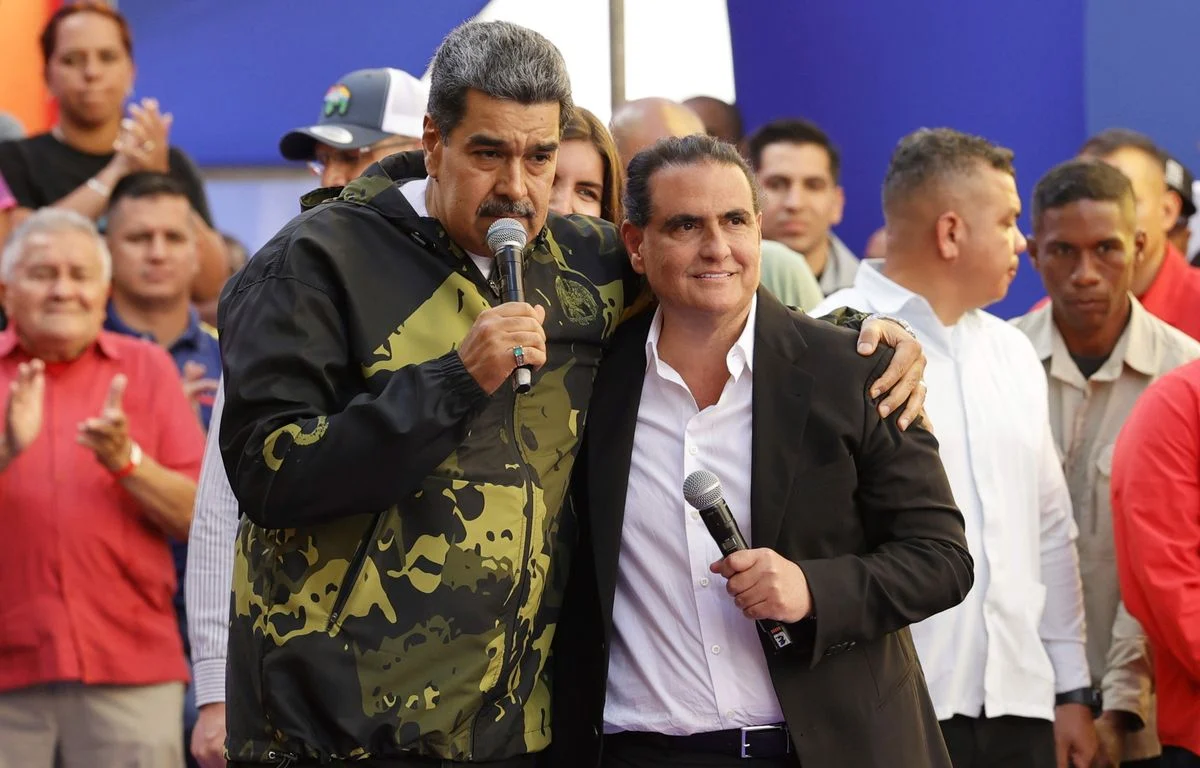 JUST IN: Who is Alex Saab, close to Maduro delivered by Venezuela to the United States? 2 1200x768 dossier le president venezuelien nicolas maduro a gauche et alex saab se reunissent lors d