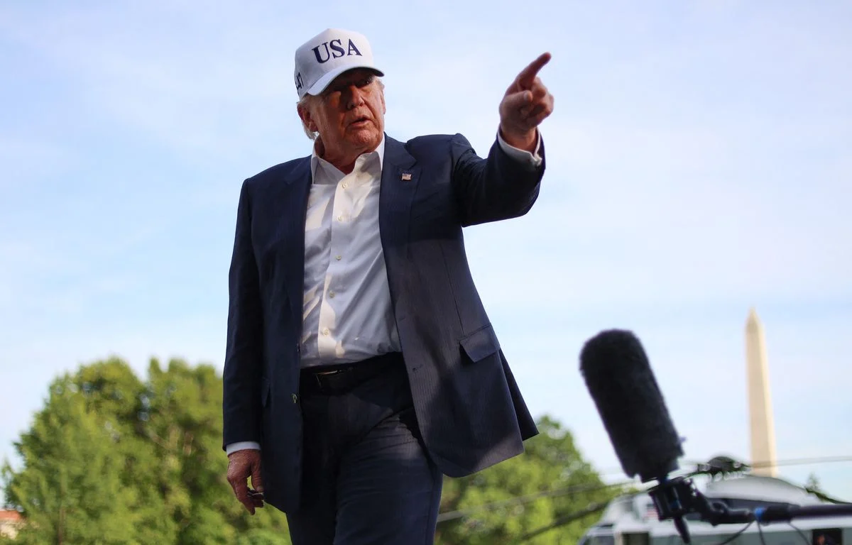 WORLD NEWS: After his meeting with Xi Jinping, Trump warns Taiwan against any idea of independence 2 1200x768 le president americain donald trump fait un geste alors qu il s adresse aux journalistes ap