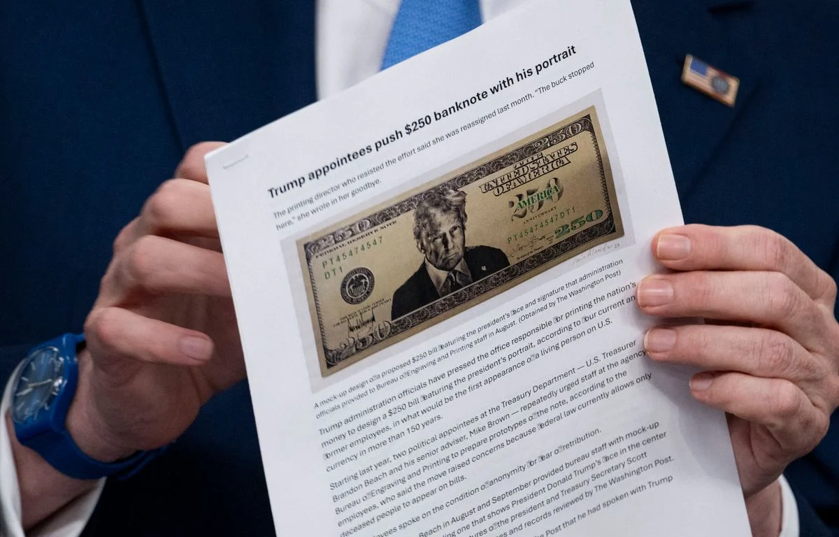 WORLD NEWS: The Trump administration is pushing to create a $250 bill bearing the president's likeness 2 1200x768 le secretaire americain au tresor scott bessent montre une proposition de billet de 250 dol
