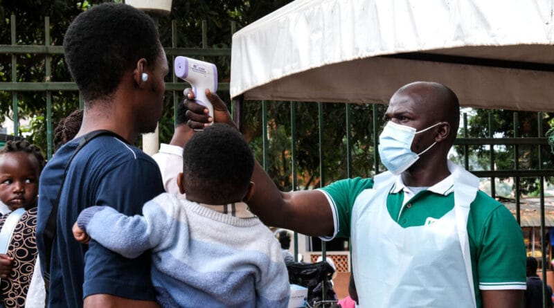 Faced with the Ebola outbreak in Africa, the United States establishes border controls