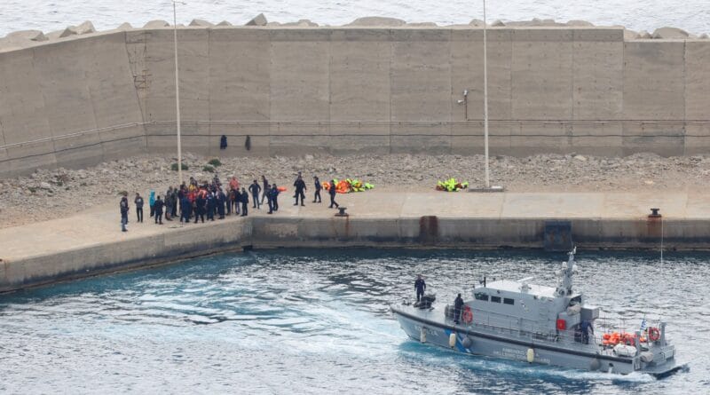 Israel disembarks in Greece 168 detainees from the flotilla with aid to Gaza and retains two for interrogation in its territory