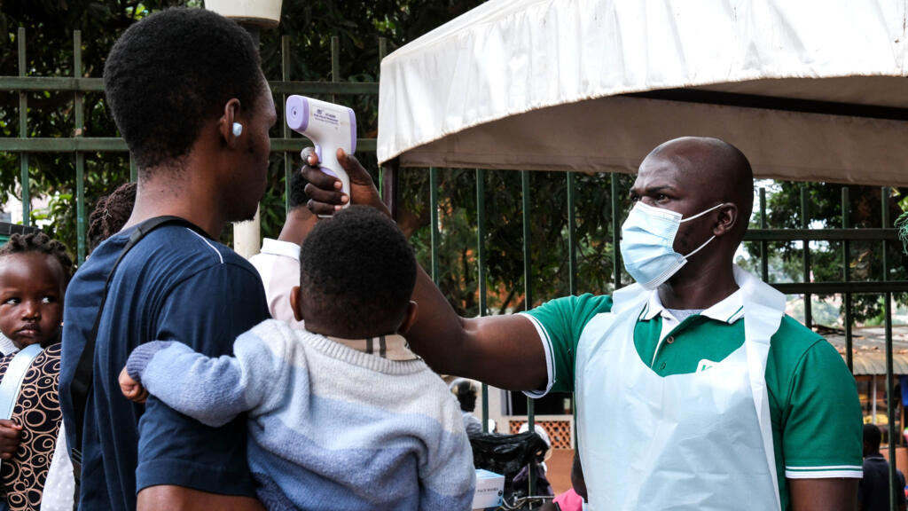 BREAKING: Faced with the Ebola outbreak in Africa, the United States establishes border controls 2 AP26136413586187
