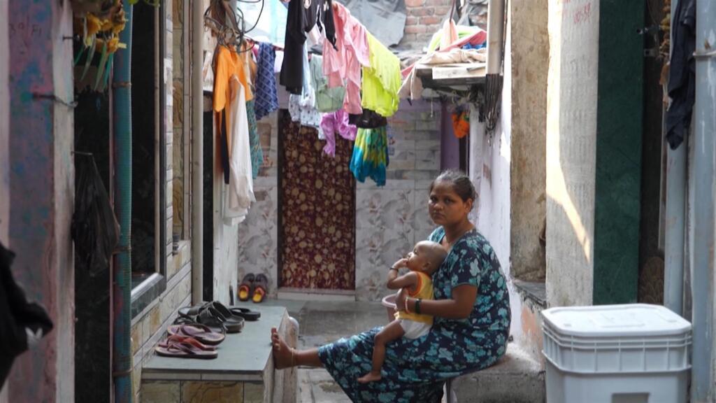 UPDATE: Dharavi, the largest slum in India, at the heart of a vast rehabilitation project - Focus 2 FR NW OOV ECRAN FREEZE INDE BIDONVILLE DHARAVI BAIN Lauren