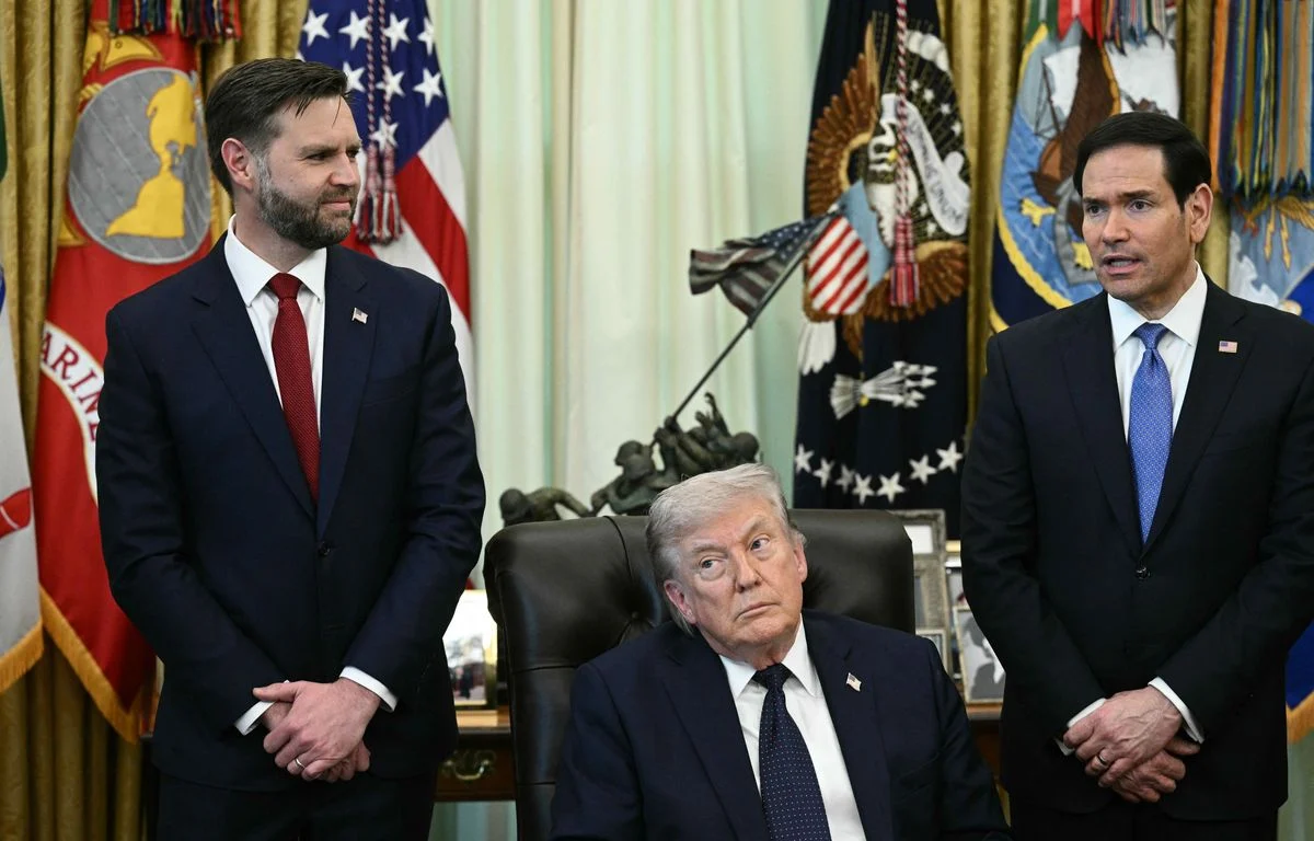 1200x768 de gauche a droite le vice president americain jd vance et le president americain donald tr