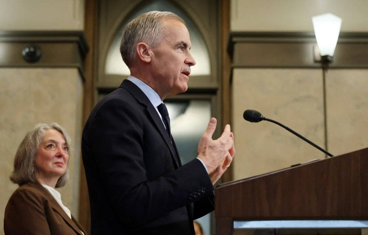 1200x768 le premier ministre canadien mark carney aux cotes de la ministre de l environnement du cha