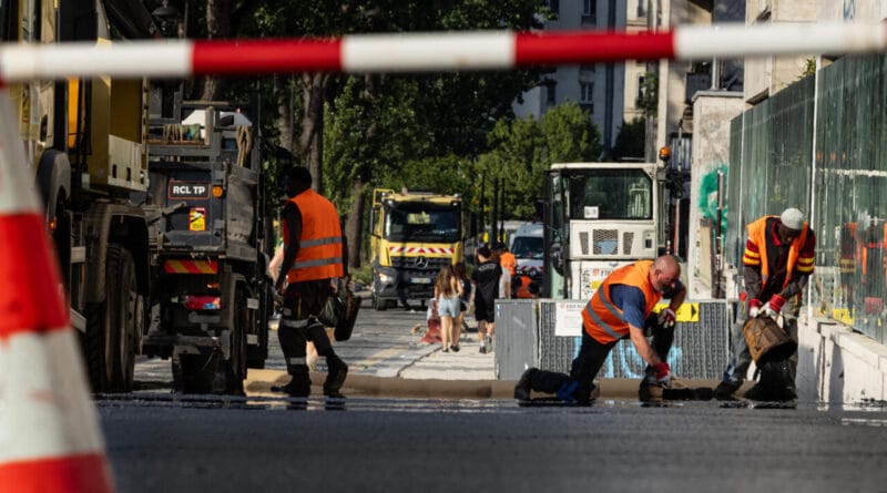 “I try to hold on, day after day”: these workers on the front line facing the heatwave