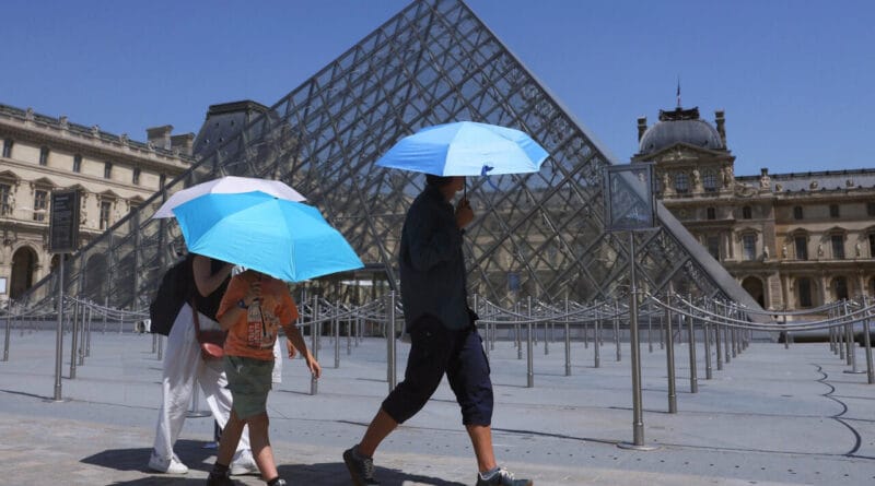 The number of deaths rises due to the extreme heat wave that hits Europe
