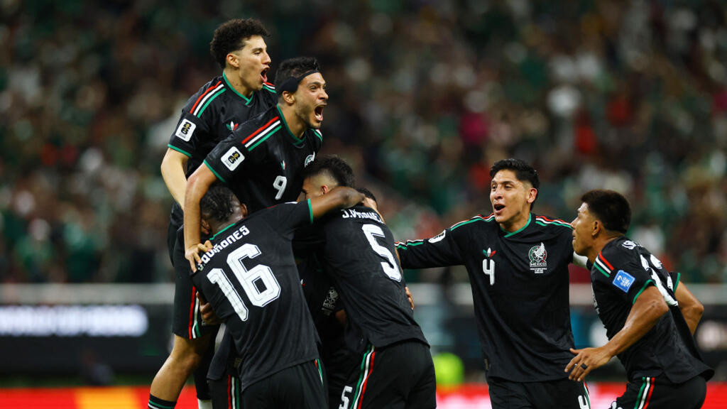UPDATE: World Cup 2026: Mexico secures first place in Group A and opens the list of qualifiers to the second round 2 2026 06 19T022624Z 1818057596 UP1EM6J06RZD3 RTRMADP 3 SOCCER WORLDCUP MEX KOR