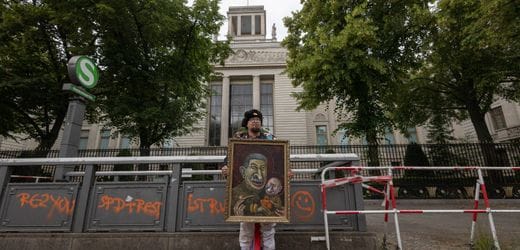 Poland: Russian artist and Putin critic Semyon Skrepetsky shot dead