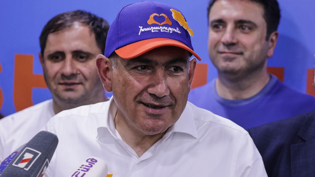 UPDATE: Armenia bets on the West with the election of Nikol Pashinian; Russia denounces European "interference" 2 AP26158820971541
