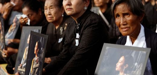 Thailand: Thousands say goodbye to Princess Bha