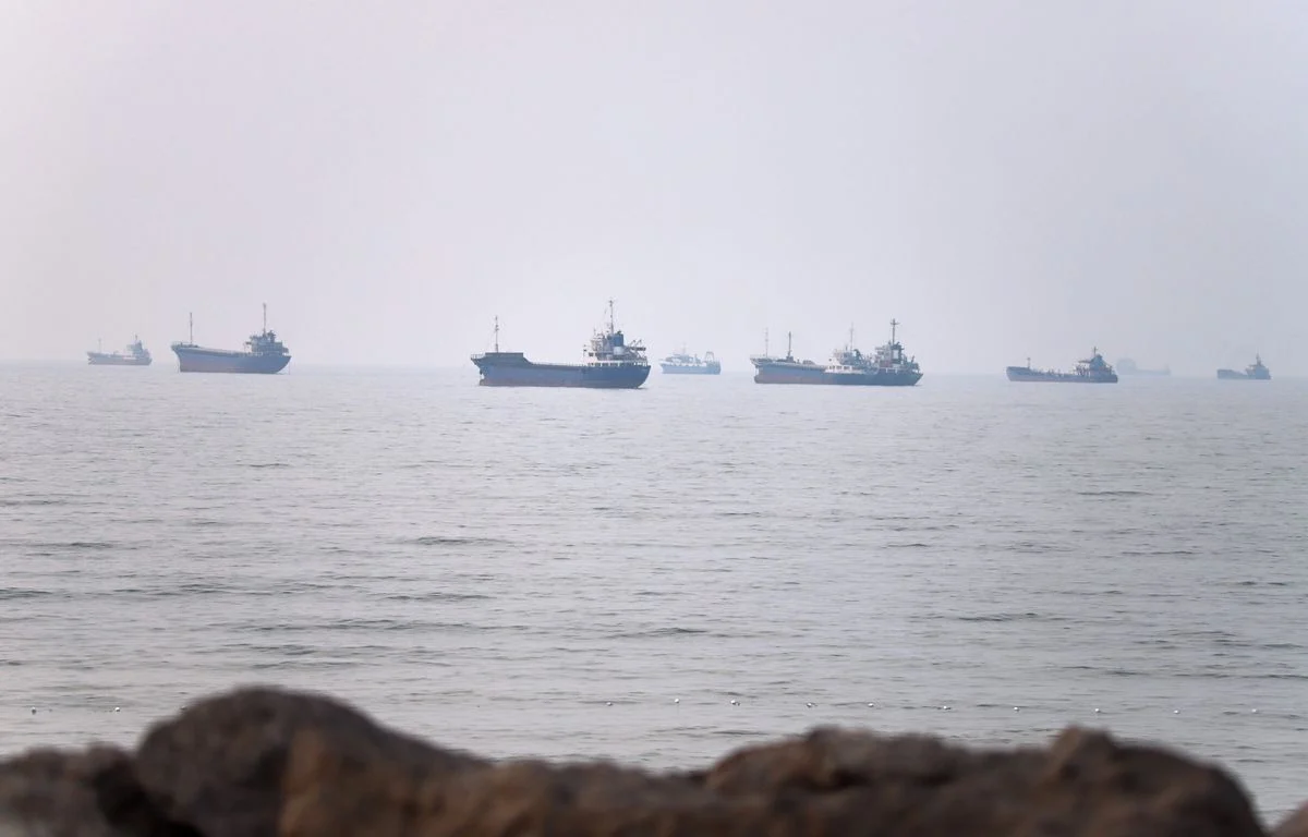 1200x768 des navires commerciaux sont vus dans le detroit d ormuz au large de bandar abbas en iran l