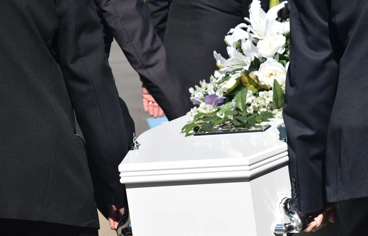 JUST IN: A crematorium grants promotions based on the number of bodies brought in 2 1200x768 lors de l enterrement de sa s ur une americaine s est apercu que le corps present dans le c