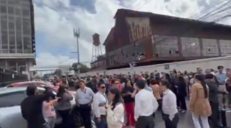 A 7.4 magnitude earthquake shakes Puerto Madero and the coast of the state of Chiapas (Mexico) and causes a tsunami warning